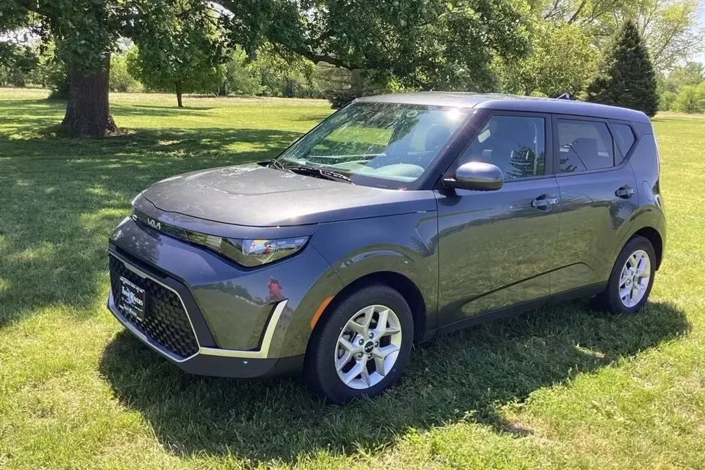 2024 Kia Soul LX photo 1