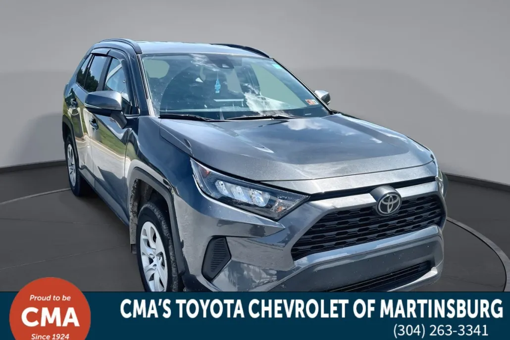 2021 Toyota RAV4 LE photo 1