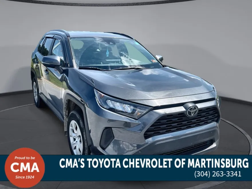 2021 Toyota RAV4 LE photo 1