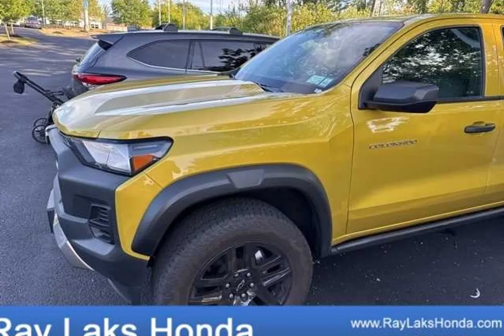 2024 Chevrolet Colorado Trail Boss photo 1