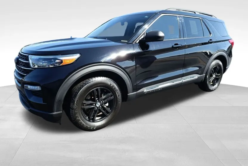 2021 Ford Explorer XLT photo 1