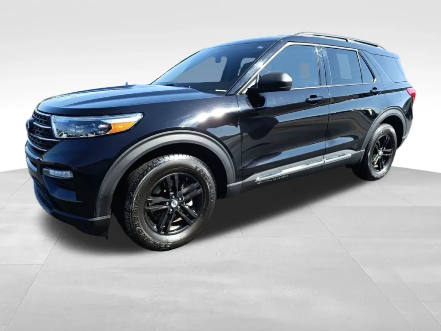 2021 Ford Explorer XLT photo 1