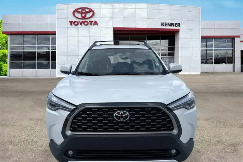 2024 Toyota Corolla Cross XLE photo 1