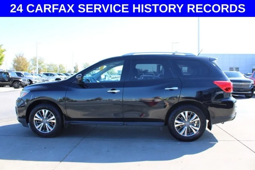 2018 Nissan Pathfinder SL photo 1