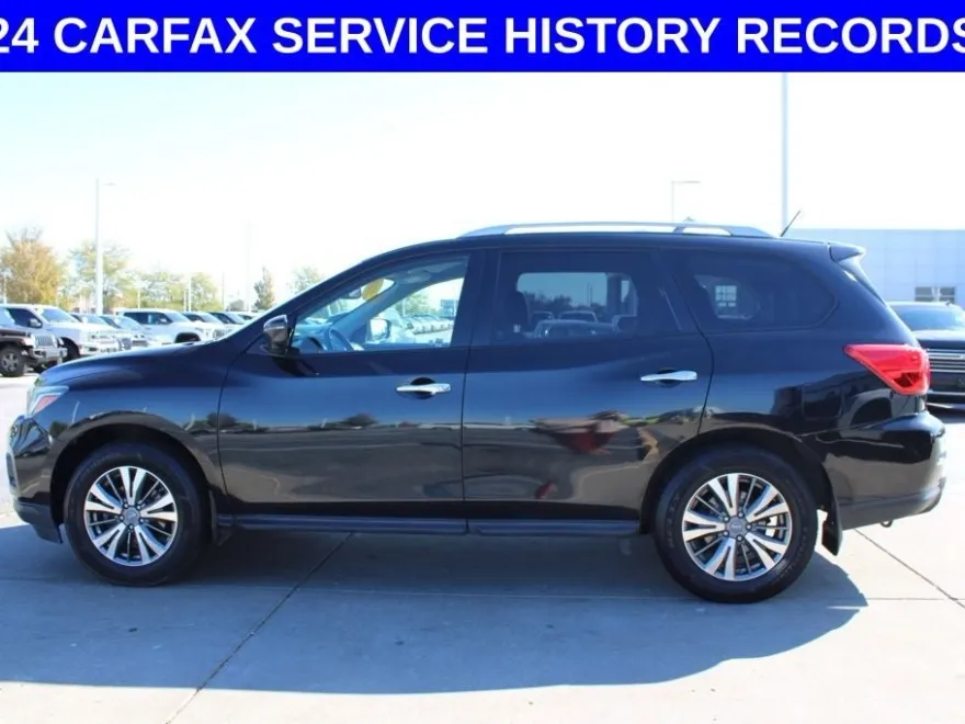2018 Nissan Pathfinder SL photo 1