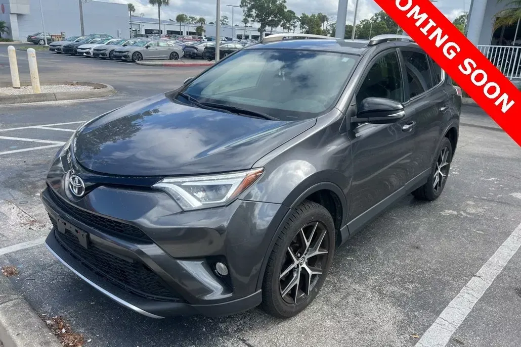 2016 Toyota RAV4 SE photo 1