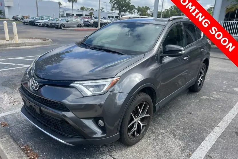 2016 Toyota RAV4 SE photo 1