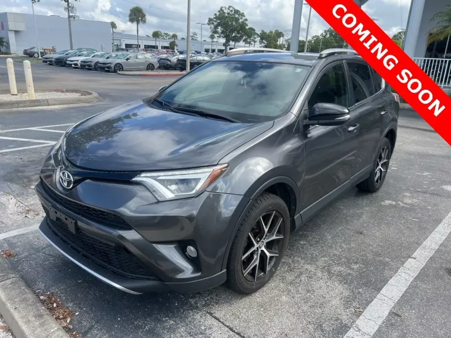 2016 Toyota RAV4 SE photo 1