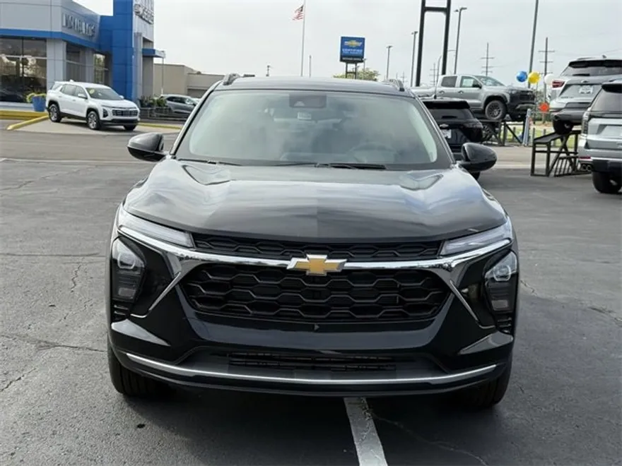 2026 Chevrolet Trax LT photo 1