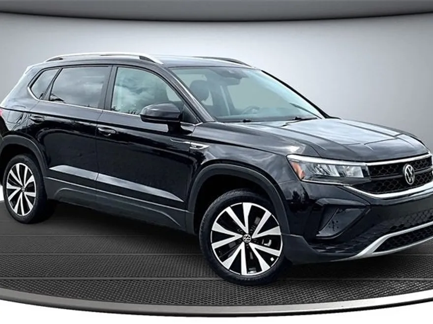 2024 Volkswagen Taos SE photo 1