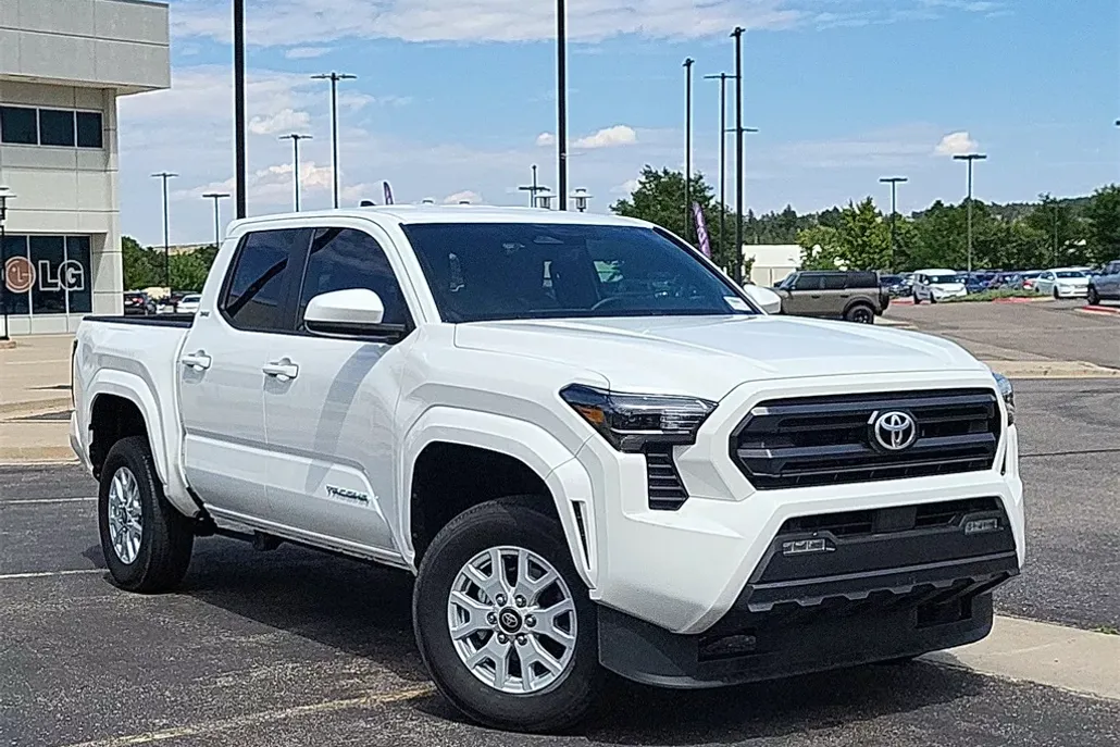 2024 Toyota Tacoma SR5 photo 1