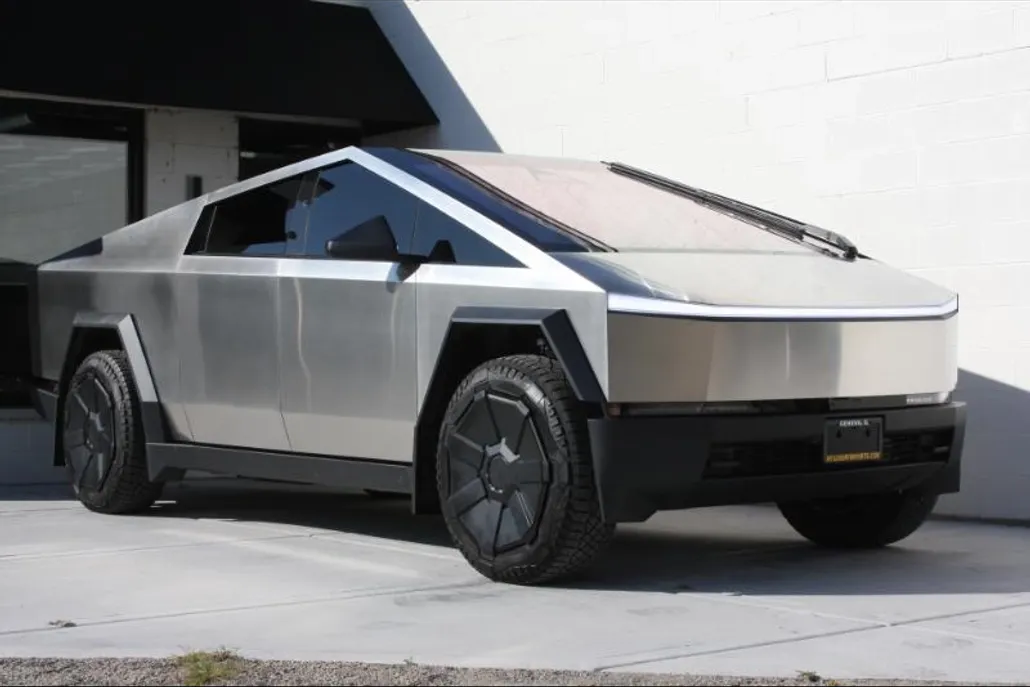 2025 Tesla Cybertruck All-Wheel Drive photo 1