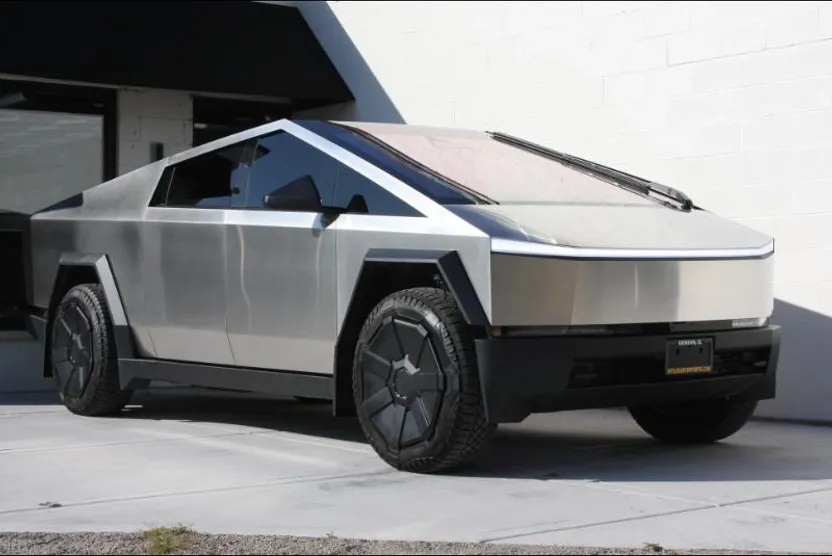 2025 Tesla Cybertruck All-Wheel Drive photo 1