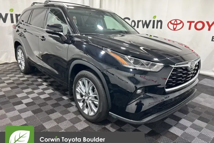2023 Toyota Highlander Limited photo 1