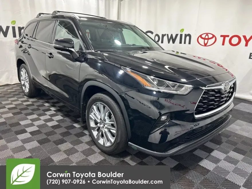 2023 Toyota Highlander Limited photo 1