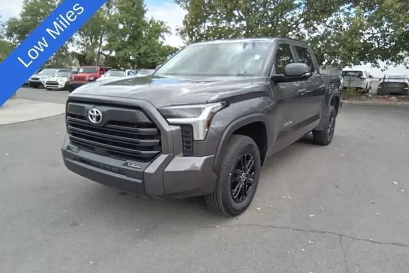 2024 Toyota Tundra SR5 photo 1