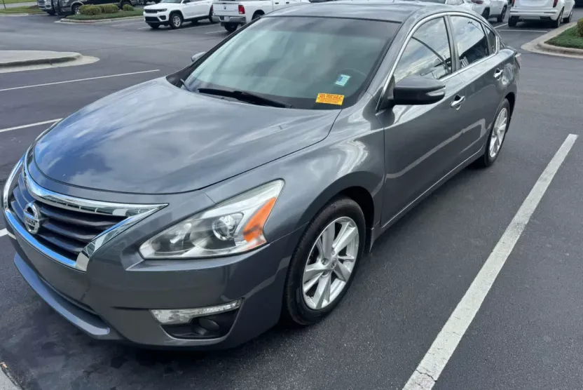 2014 Nissan Altima photo 1