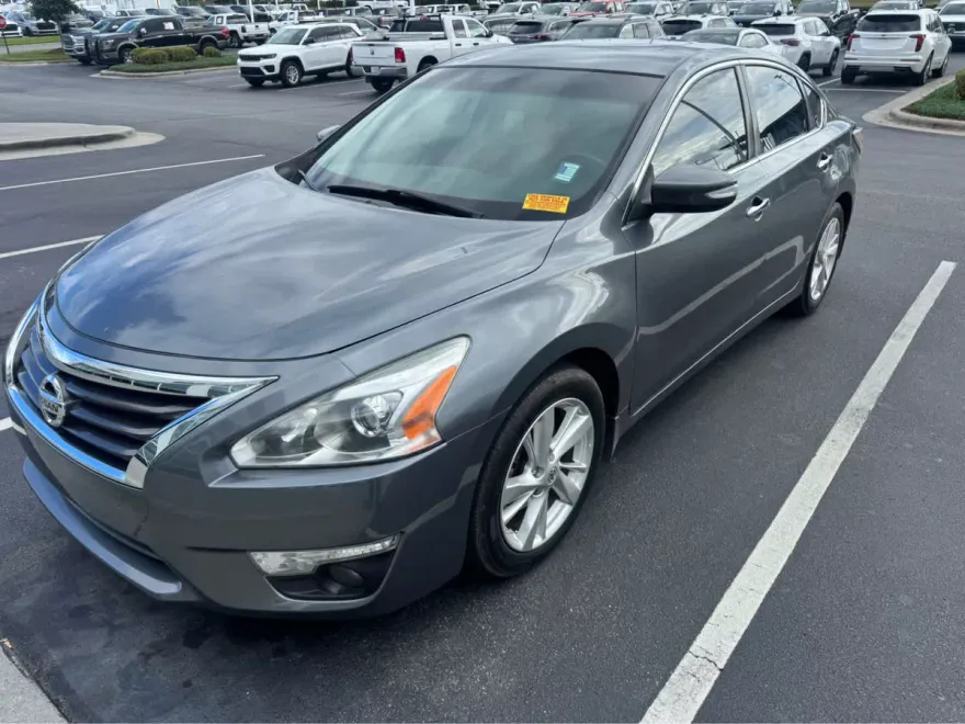 2014 Nissan Altima photo 1