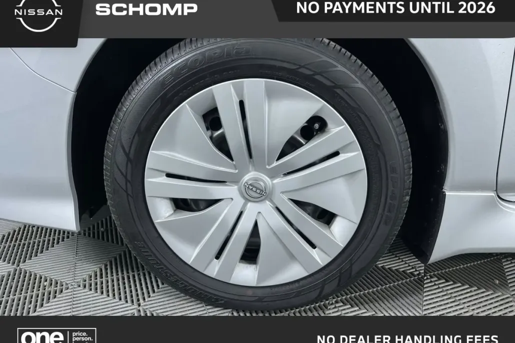 2025 Nissan Leaf S photo 1