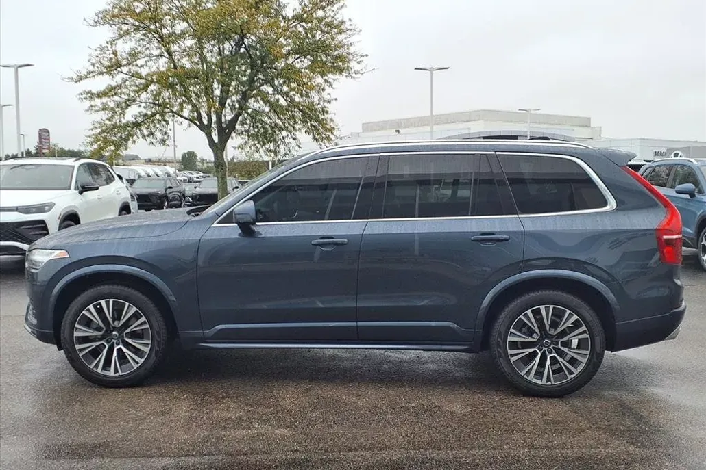 2021 Volvo XC90 T5 Momentum photo 1