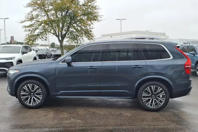 2021 Volvo XC90 T5 Momentum photo 1