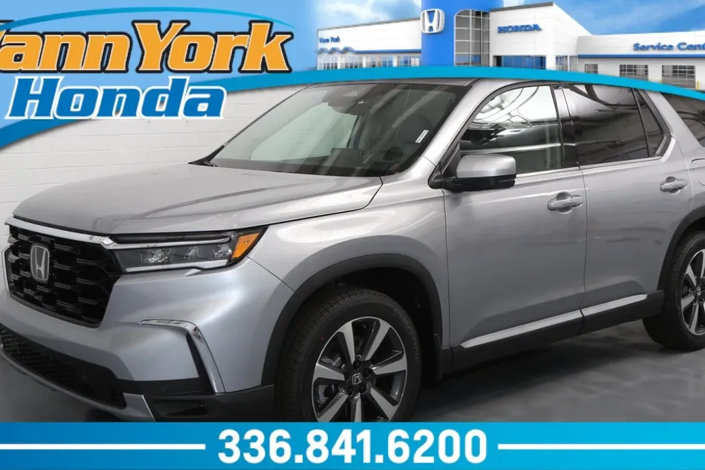 2025 Honda Pilot Touring photo 1