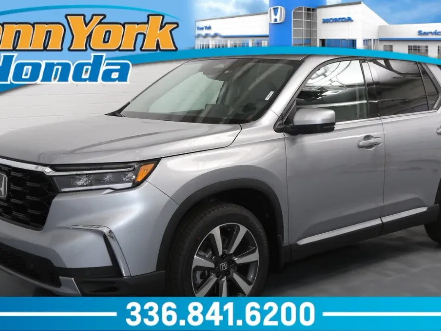 2025 Honda Pilot Touring photo 1