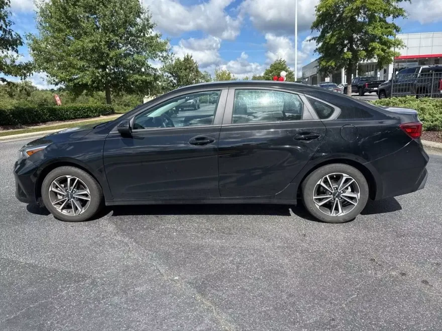 2023 Kia Forte LXS photo 1