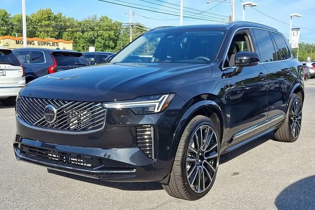 2026 Volvo XC90 Plus photo 1