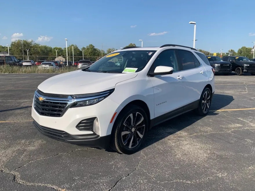 2022 Chevrolet Equinox LT photo 1