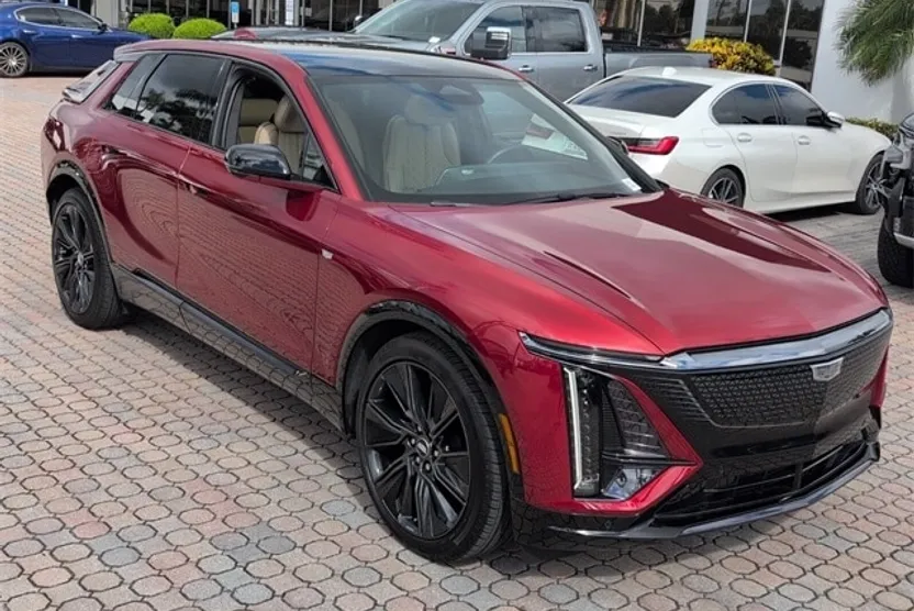 2024 Cadillac Lyriq Sport photo 1