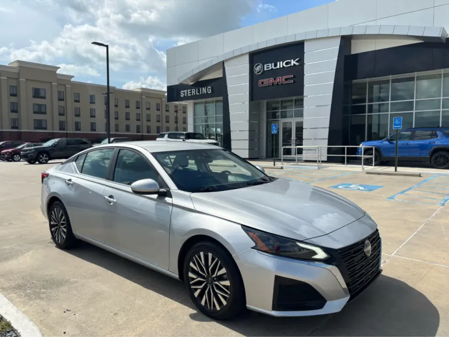 2023 Nissan Altima 2.5 SV photo 1
