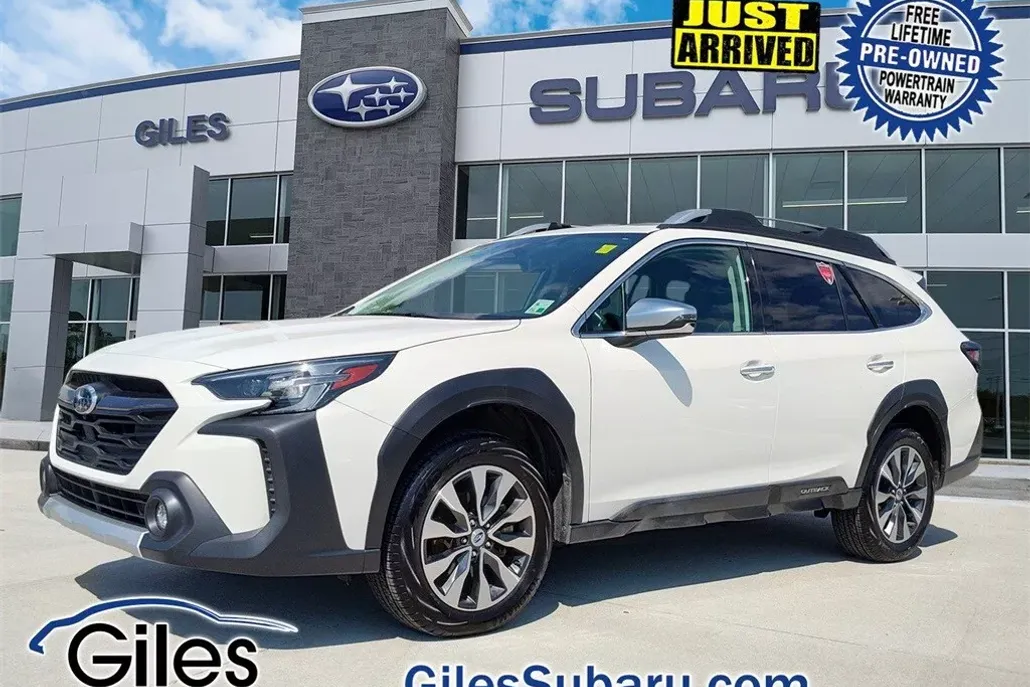 2023 Subaru Outback Touring photo 1