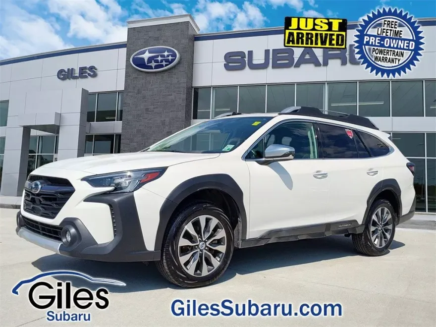 2023 Subaru Outback Touring photo 1