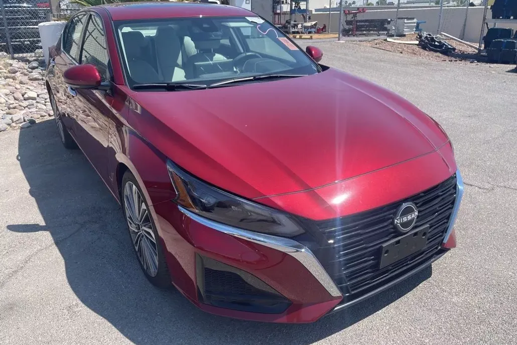2024 Nissan Altima 2.5 SL photo 1