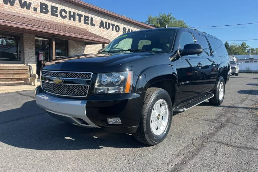 2014 Chevrolet Suburban LT photo 1