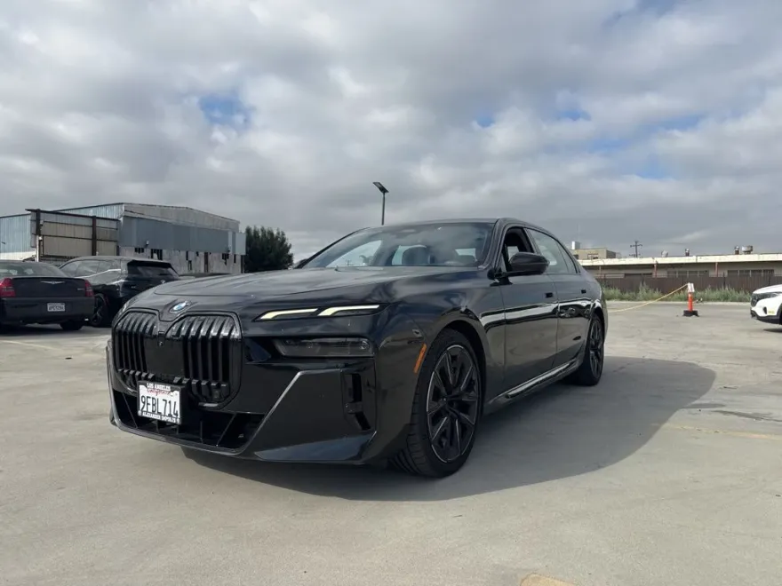2023 Bmw 740i photo 1