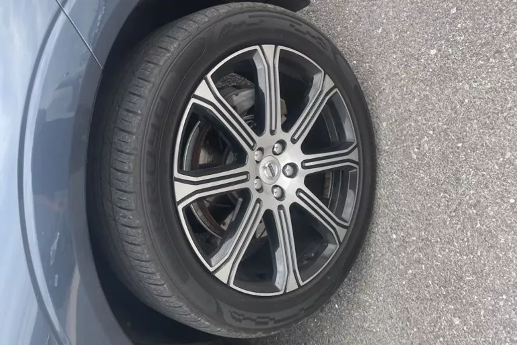 2021 Volvo XC60 T5 Inscription photo 1
