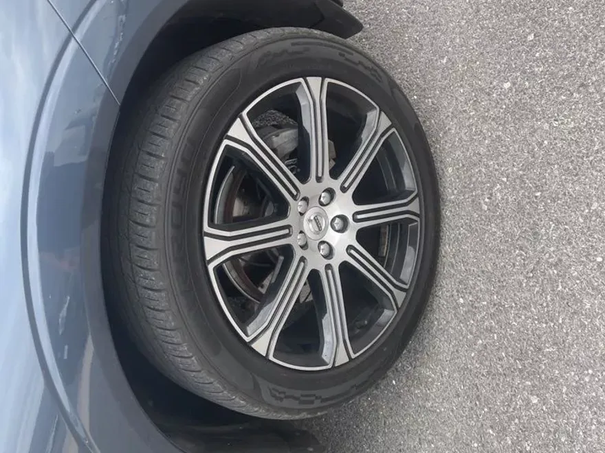 2021 Volvo XC60 T5 Inscription photo 1