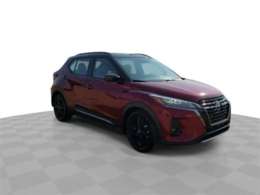 2024 Nissan Kicks SR photo 1