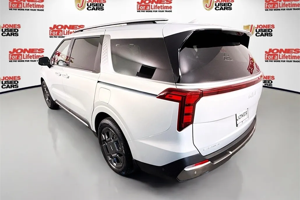 2025 Kia Carnival SX photo 1