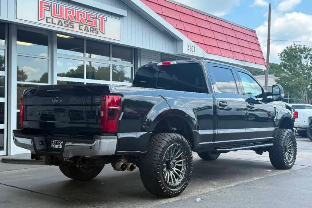 2022 Ford F-350 Lariat photo 1