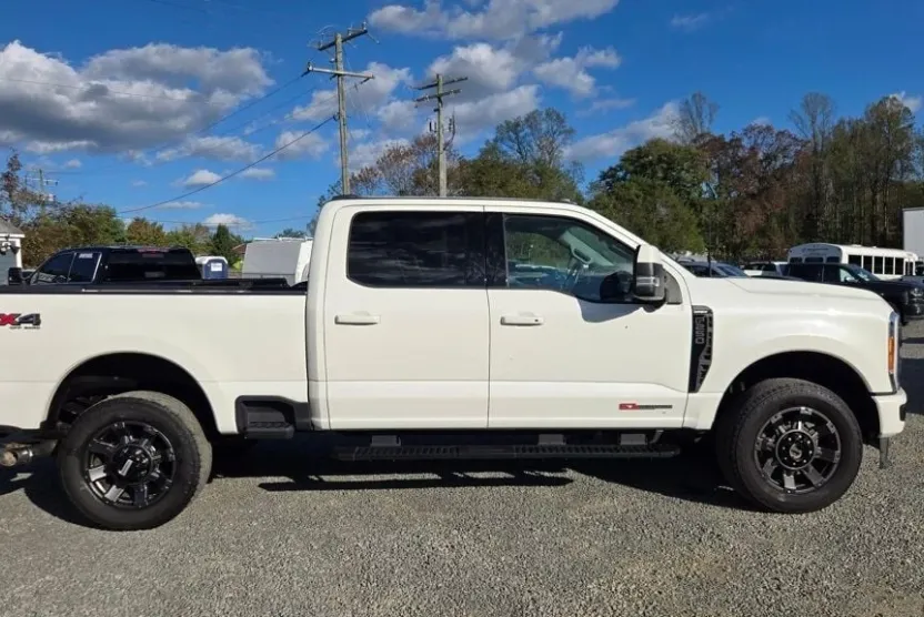2023 Ford F-250 Lariat photo 1