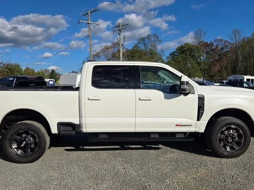 2023 Ford F-250 Lariat photo 1