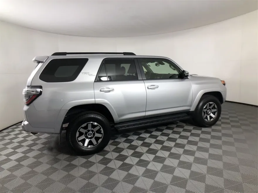 2022 Toyota 4Runner TRD Off-Road Premium photo 1