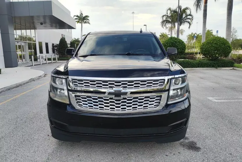2018 Chevrolet Suburban LT photo 1
