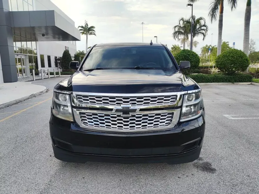 2018 Chevrolet Suburban LT photo 1