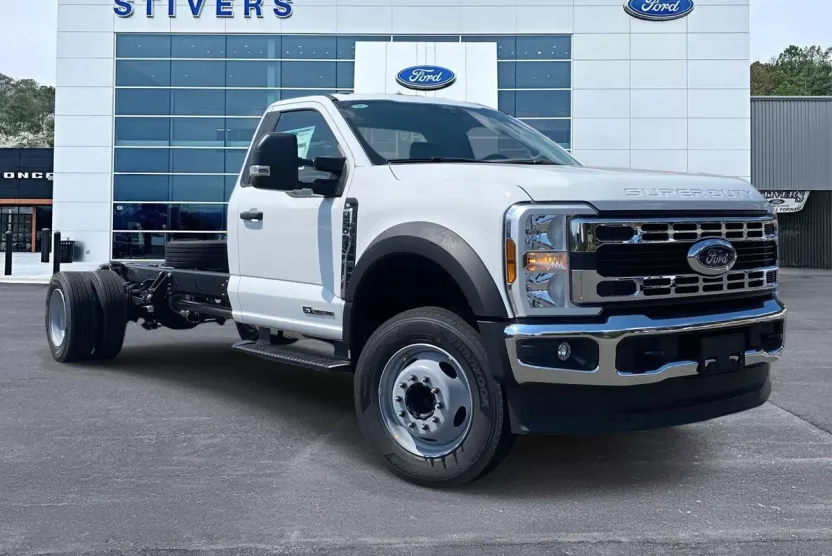 2025 Ford F-600 photo 1
