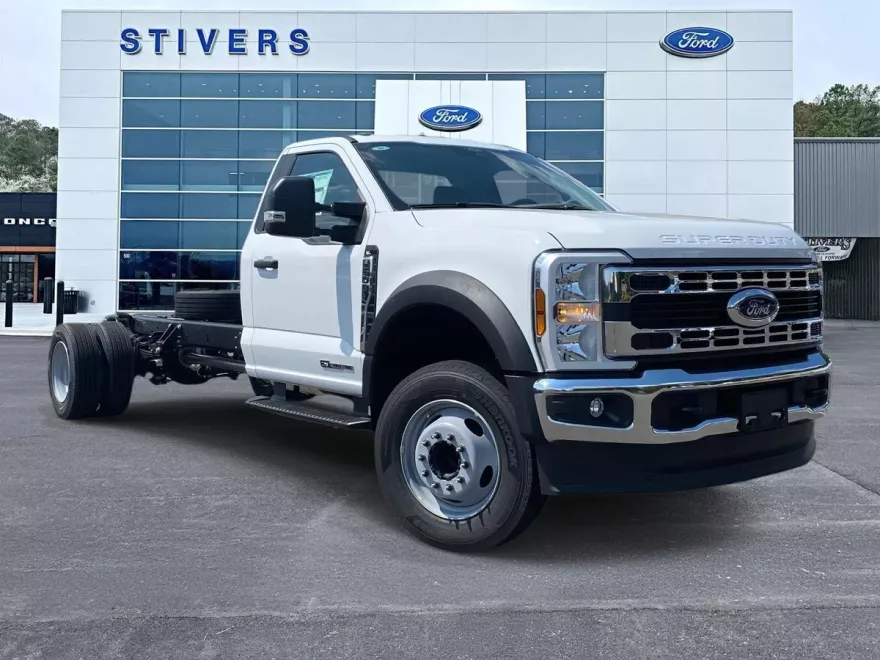2025 Ford F-600 photo 1