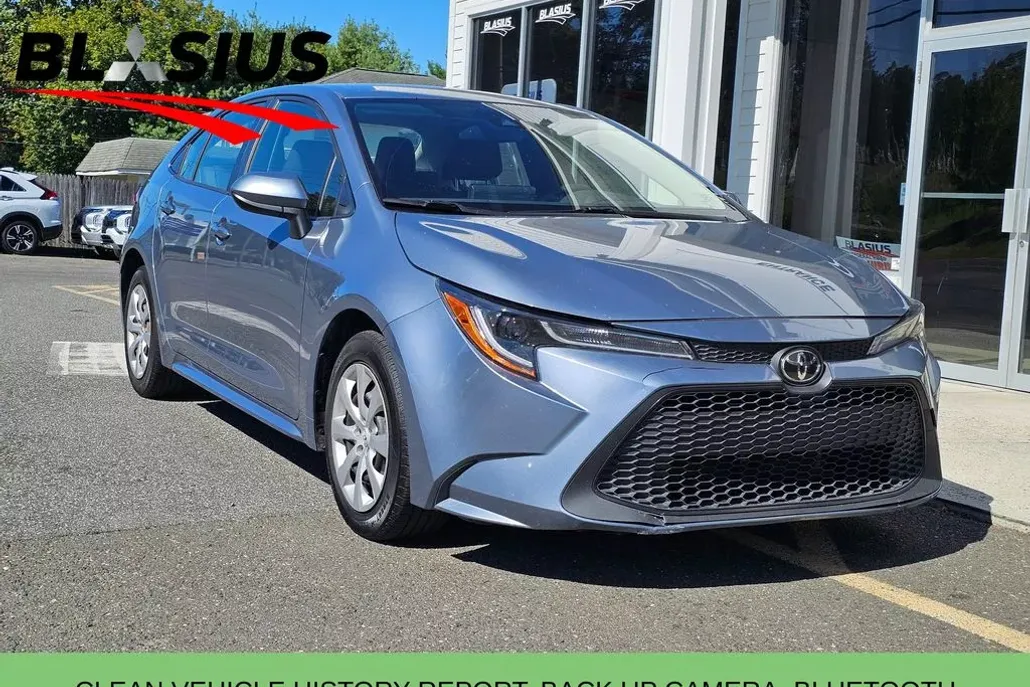 2022 Toyota Corolla LE photo 1